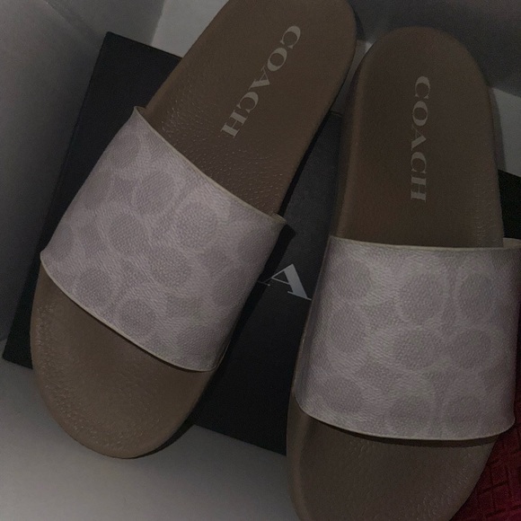 Brand new size 11 coach slides - Picture 3 of 3